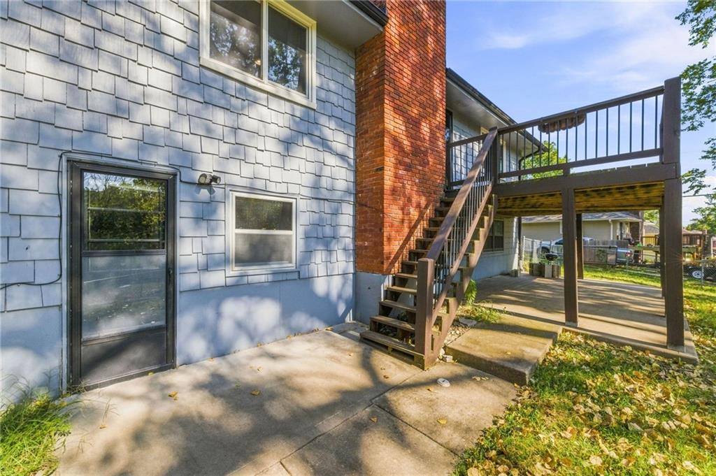 6830 NW Cross Road, Parkville, MO 64152