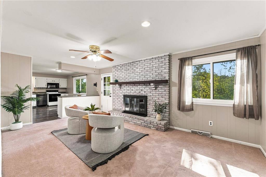 6830 NW Cross Road, Parkville, MO 64152