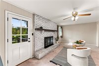 6830 NW Cross Road, Parkville, MO 64152