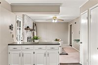 6830 NW Cross Road, Parkville, MO 64152