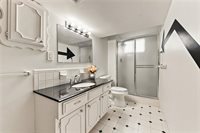 6830 NW Cross Road, Parkville, MO 64152