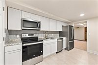 6830 NW Cross Road, Parkville, MO 64152