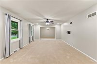 6830 NW Cross Road, Parkville, MO 64152