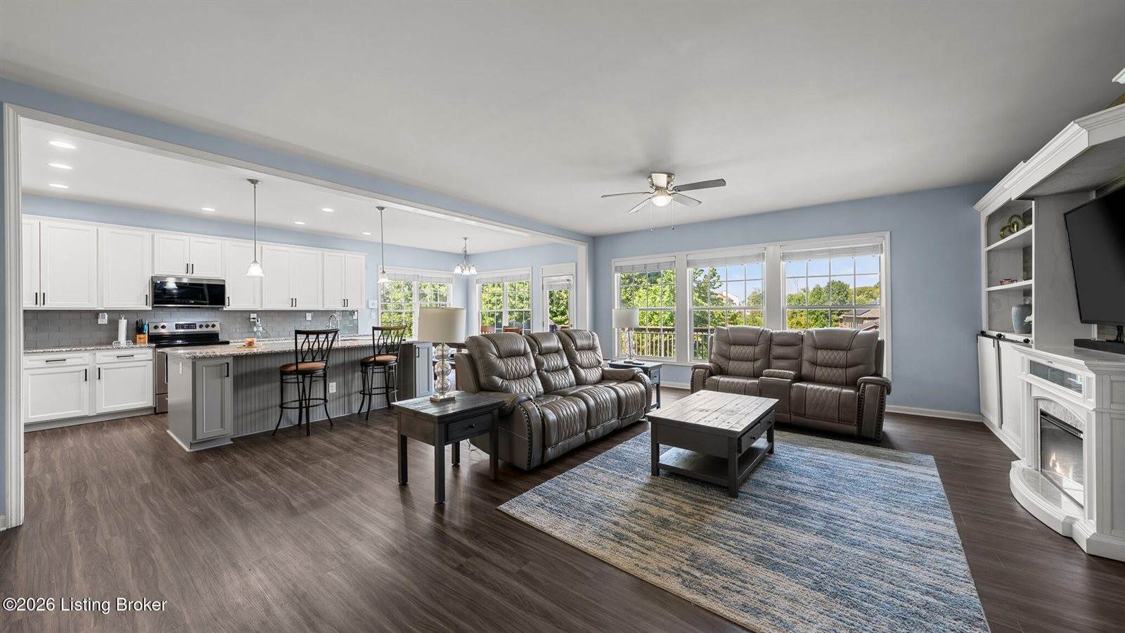 10226 Park Lake Dr, Louisville, KY 40229