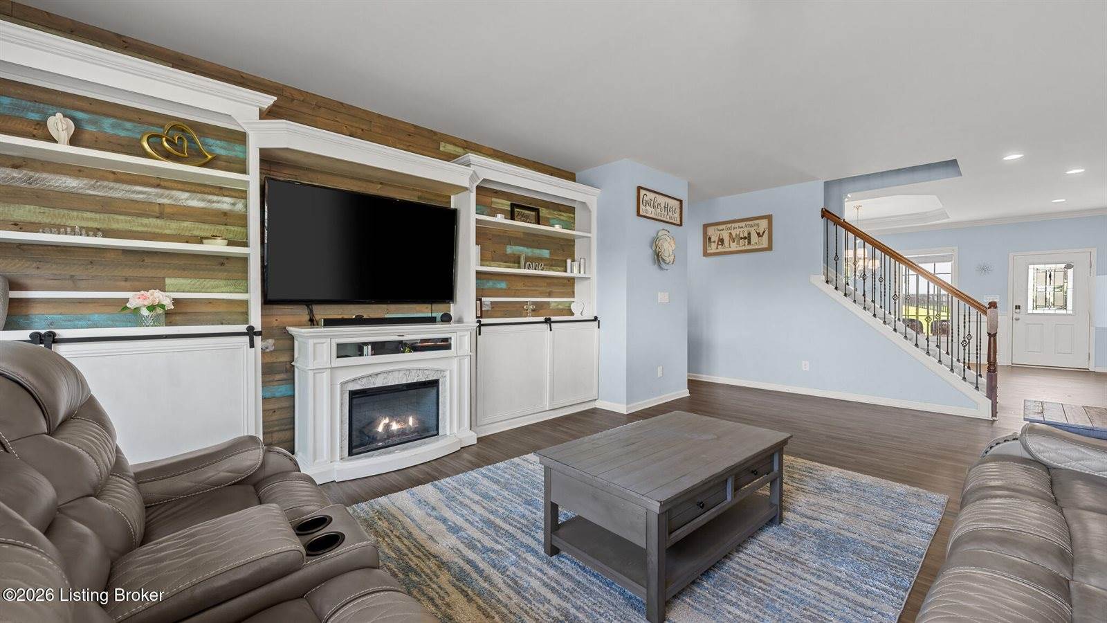 10226 Park Lake Dr, Louisville, KY 40229