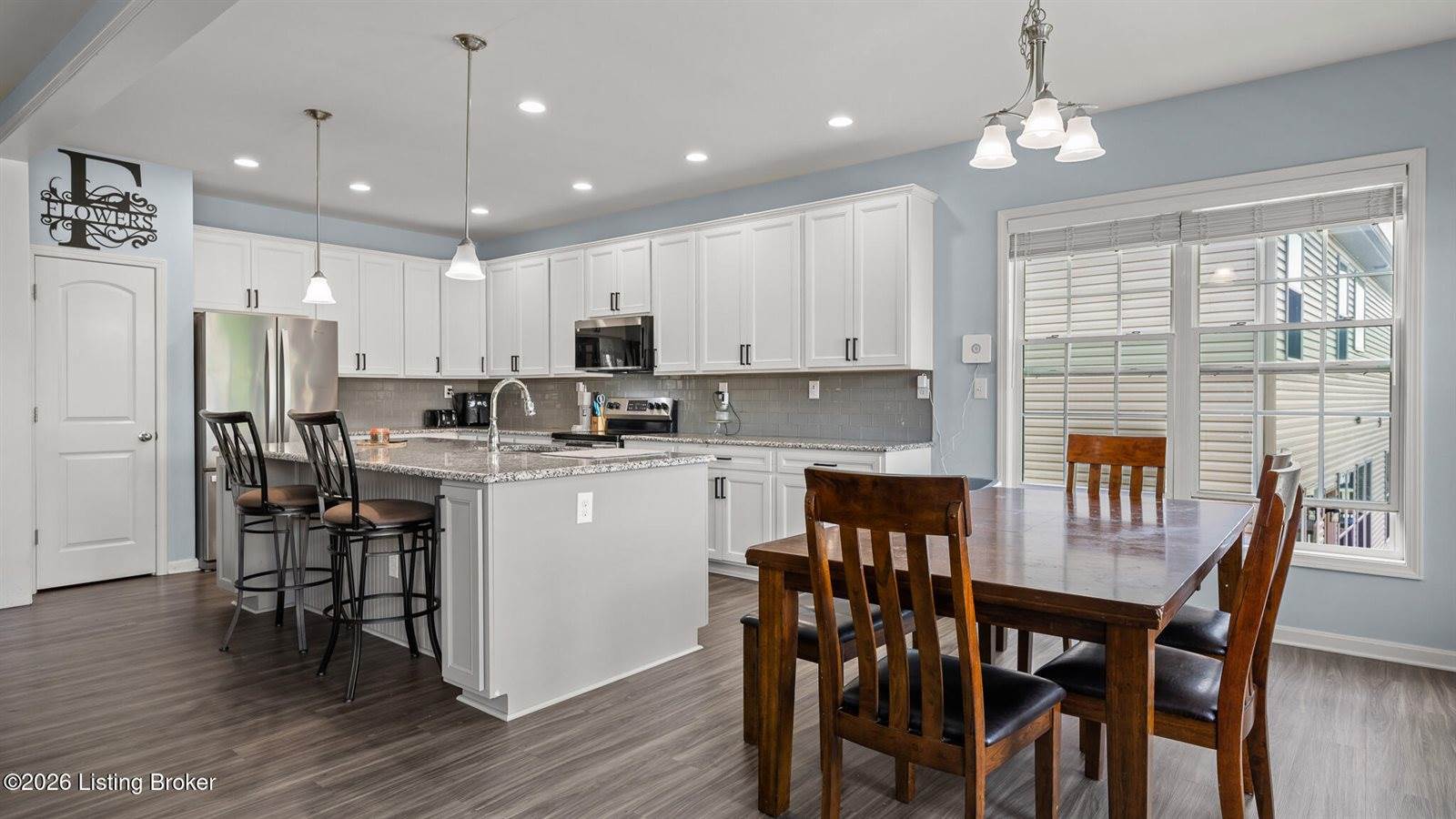 10226 Park Lake Dr, Louisville, KY 40229