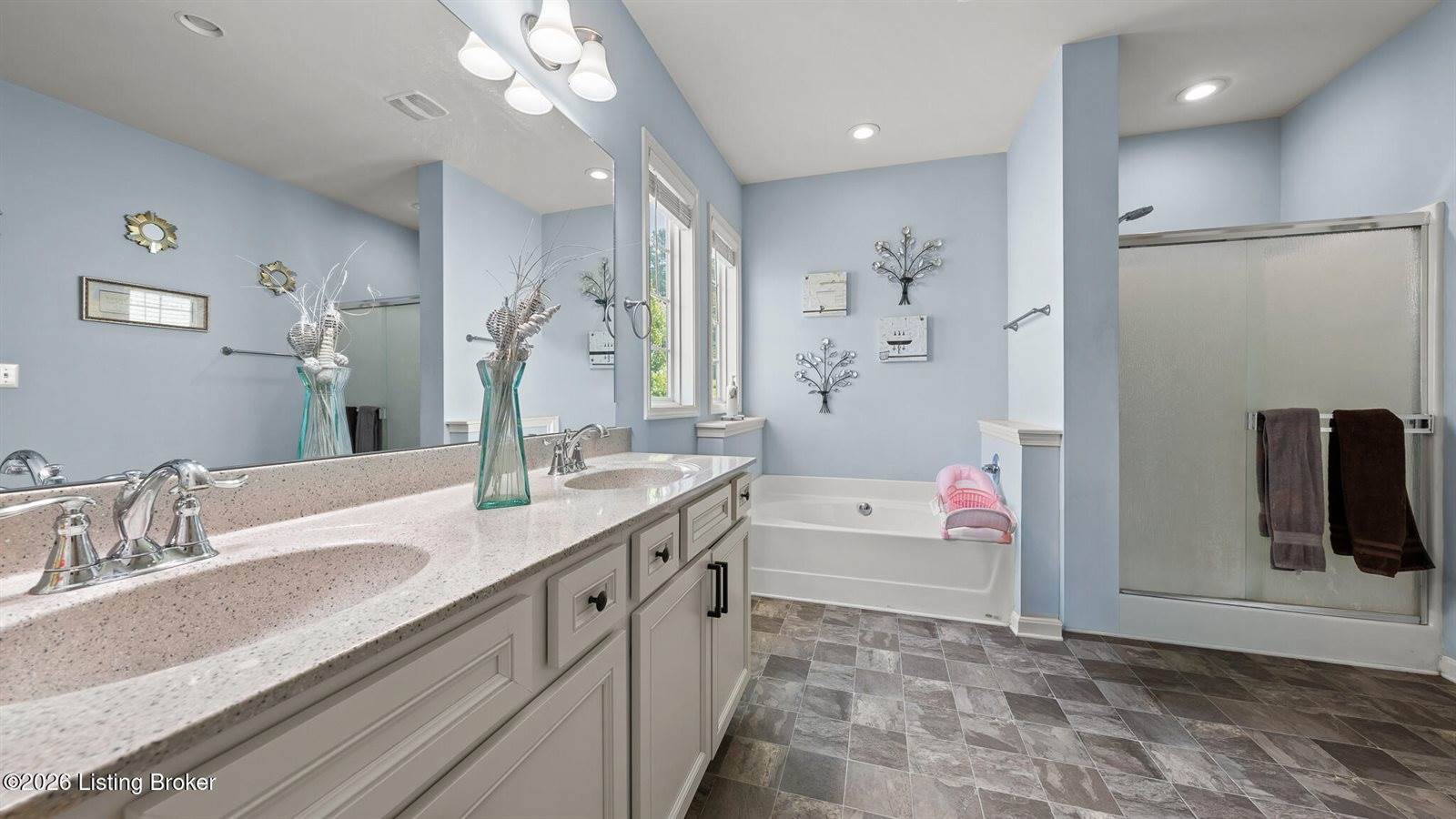 10226 Park Lake Dr, Louisville, KY 40229