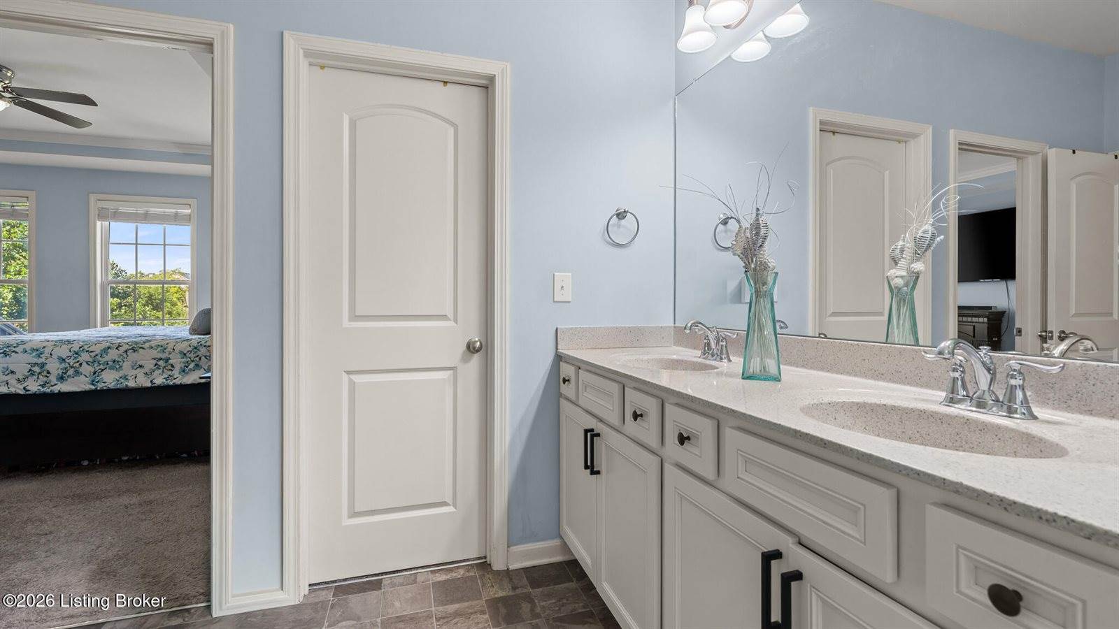 10226 Park Lake Dr, Louisville, KY 40229