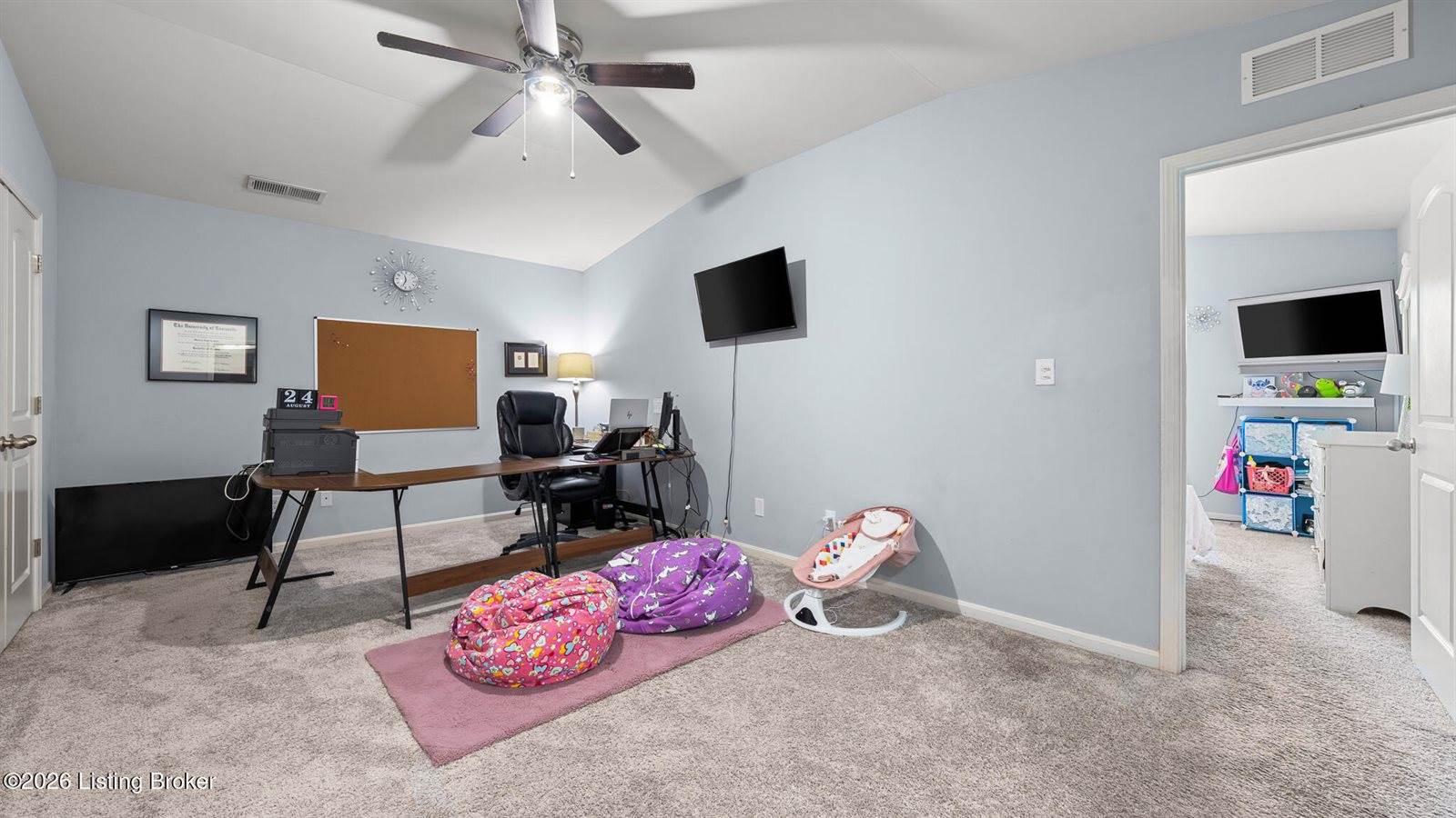 10226 Park Lake Dr, Louisville, KY 40229