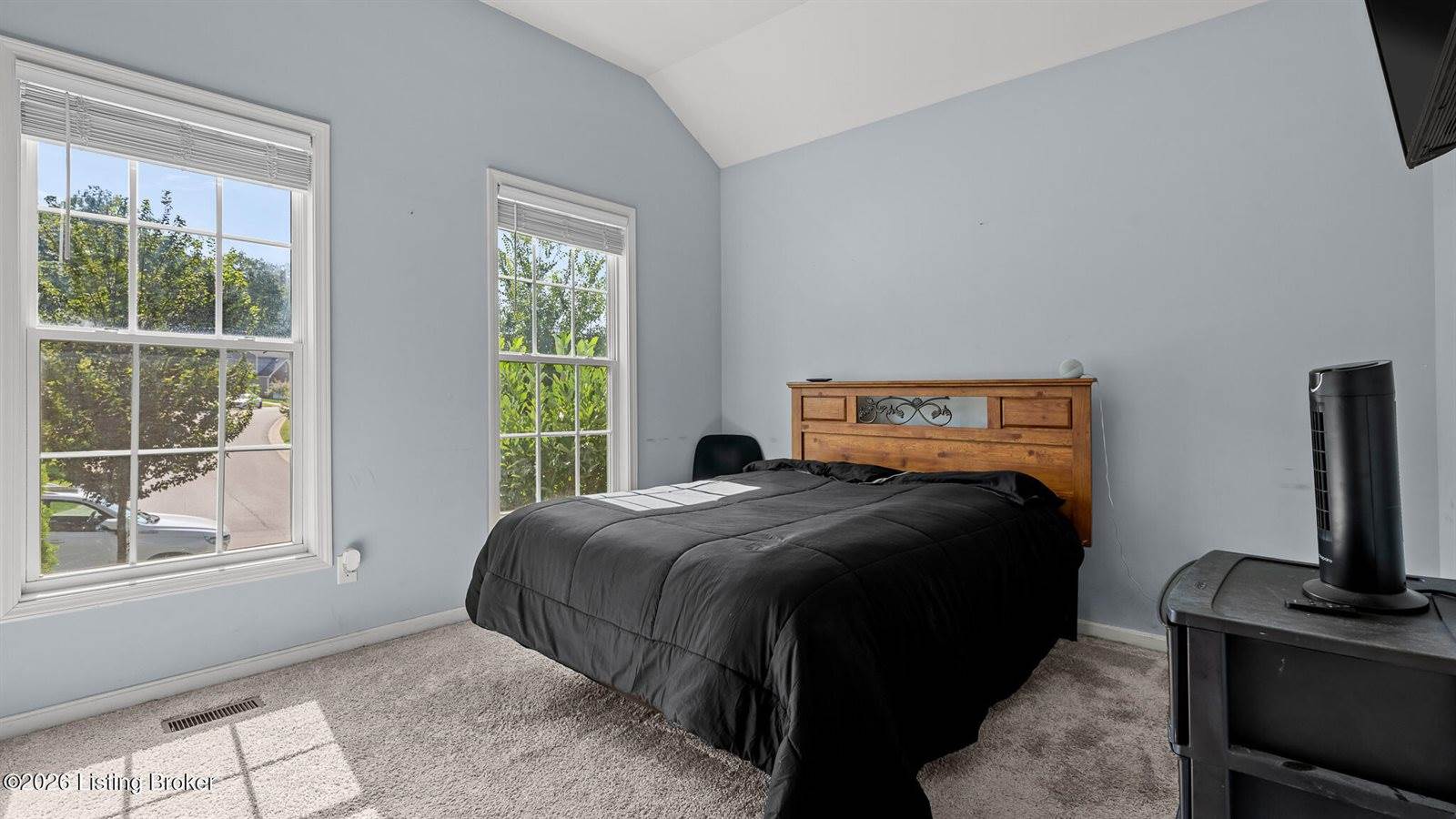 10226 Park Lake Dr, Louisville, KY 40229