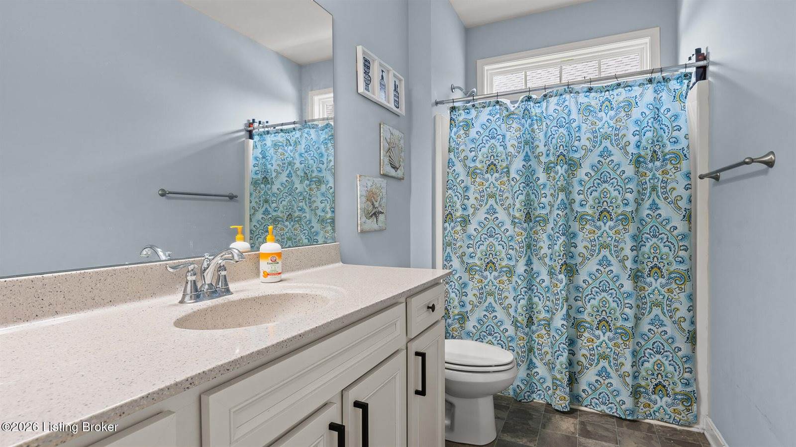 10226 Park Lake Dr, Louisville, KY 40229