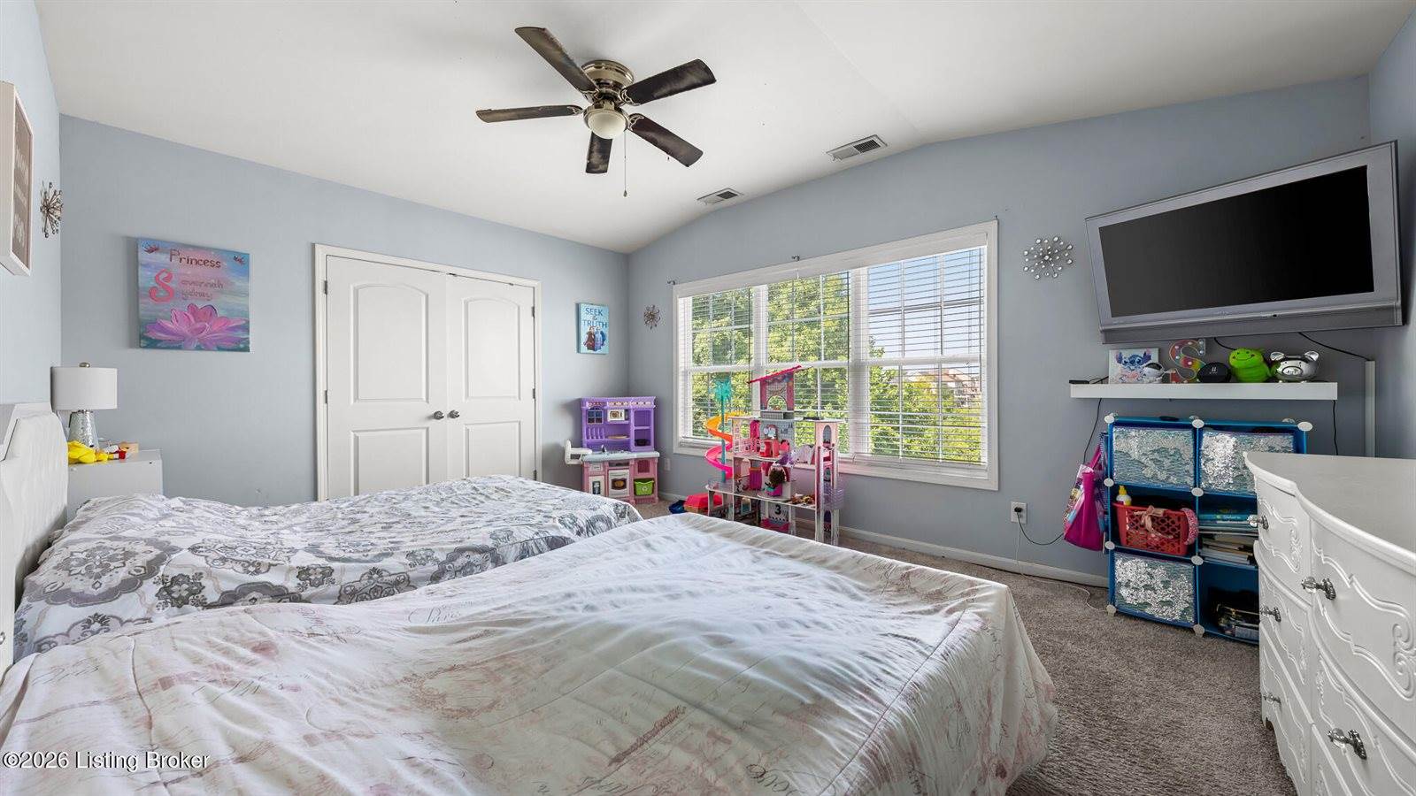 10226 Park Lake Dr, Louisville, KY 40229