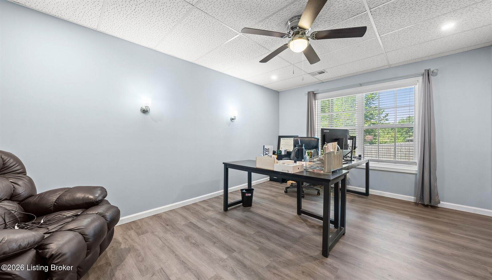 10226 Park Lake Dr, Louisville, KY 40229