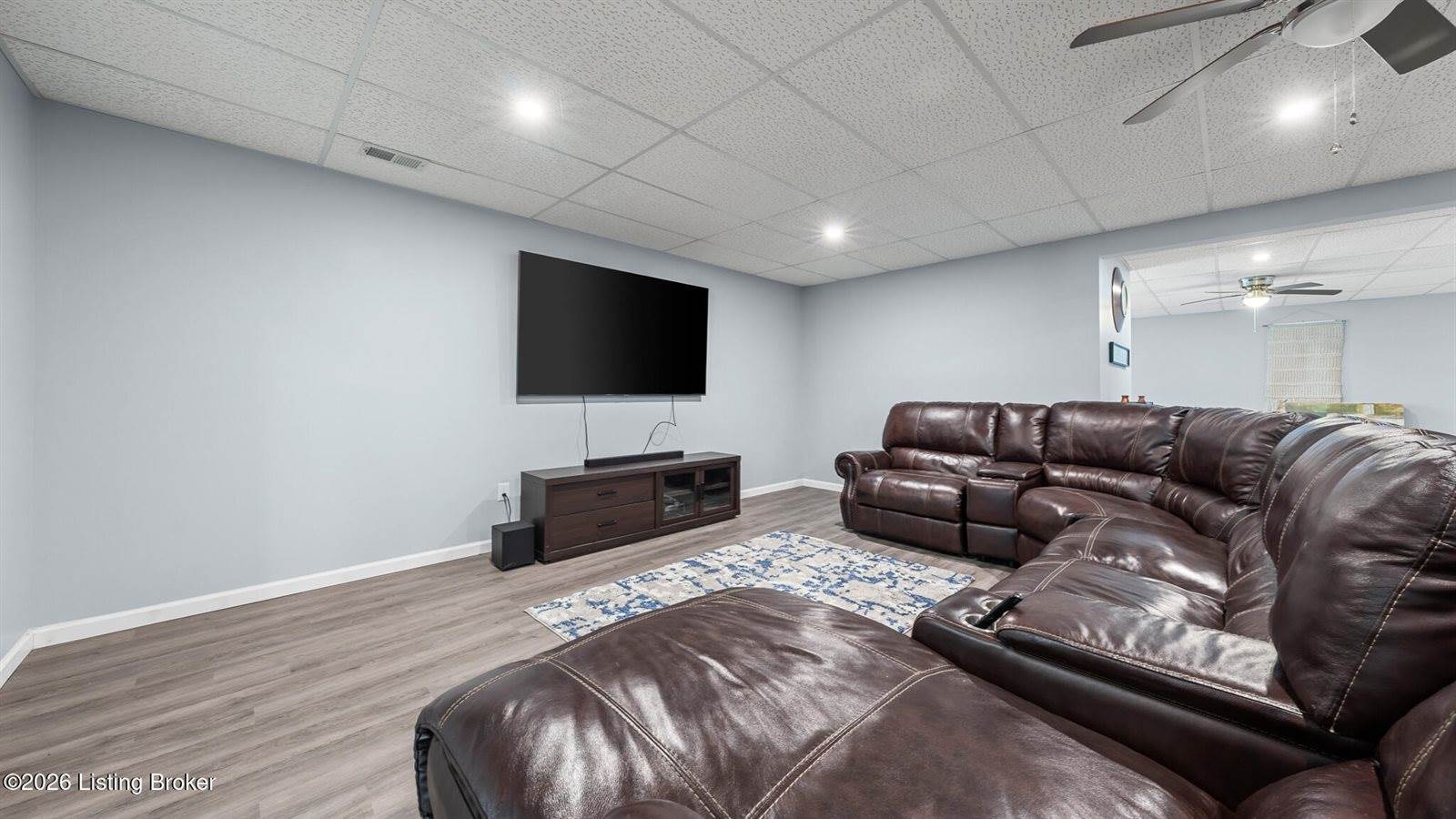 10226 Park Lake Dr, Louisville, KY 40229