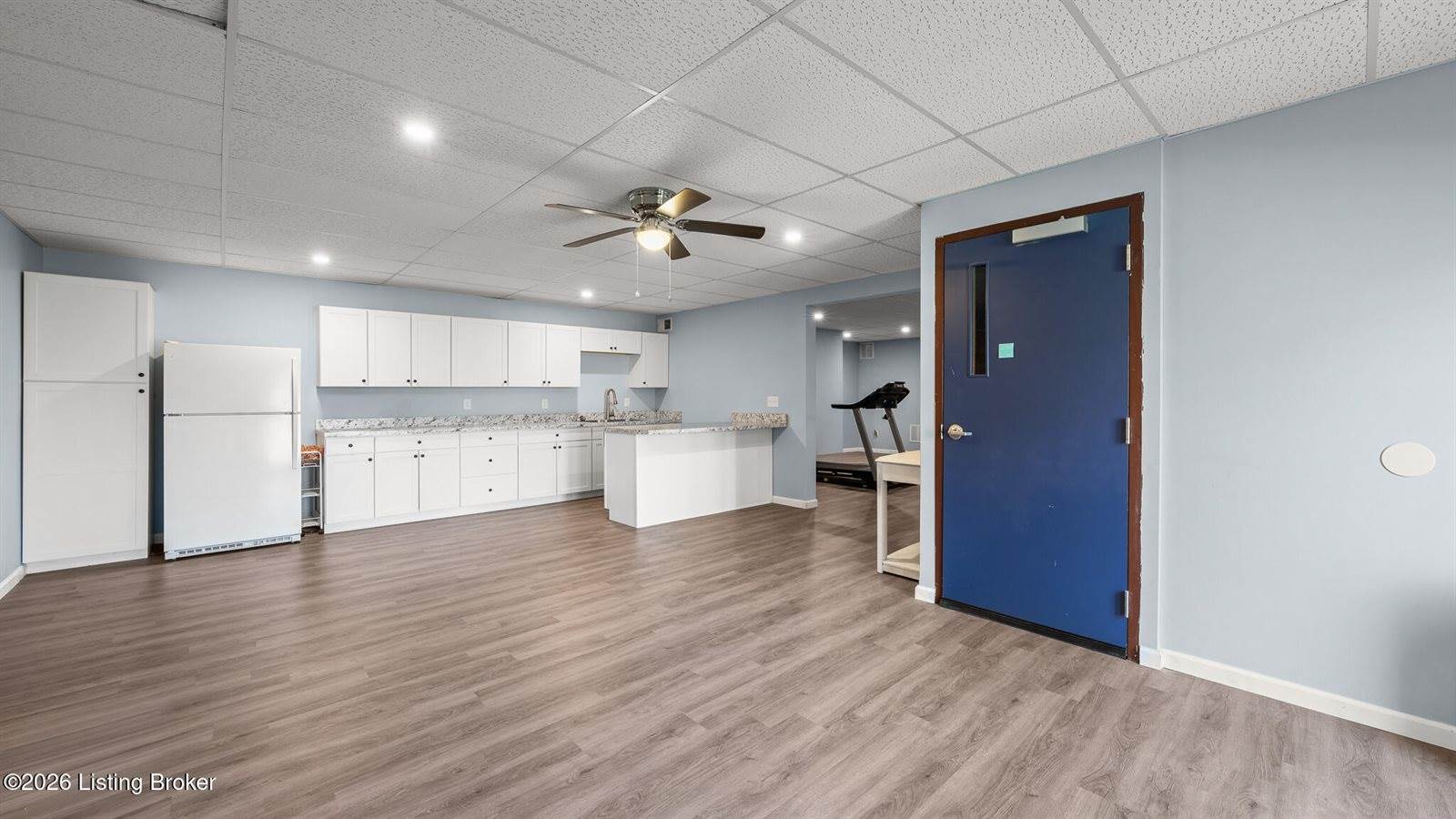 10226 Park Lake Dr, Louisville, KY 40229
