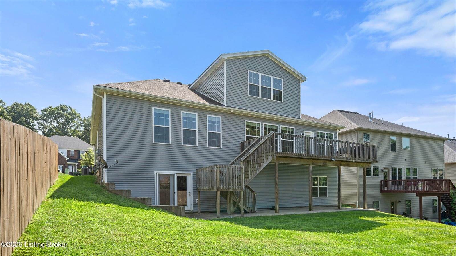 10226 Park Lake Dr, Louisville, KY 40229
