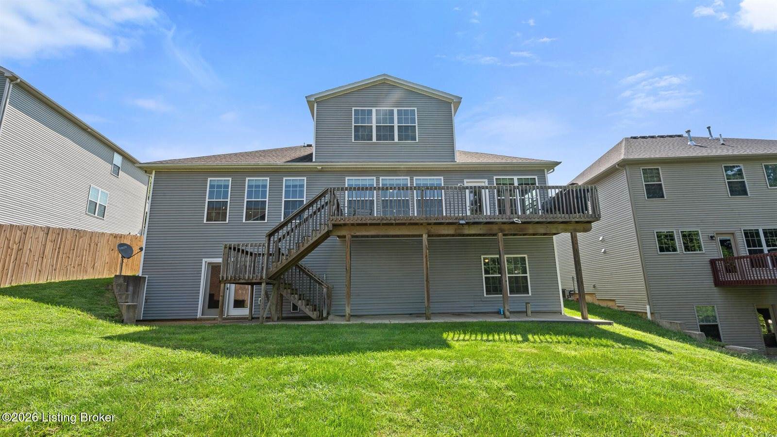 10226 Park Lake Dr, Louisville, KY 40229