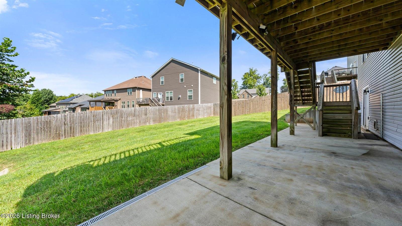 10226 Park Lake Dr, Louisville, KY 40229