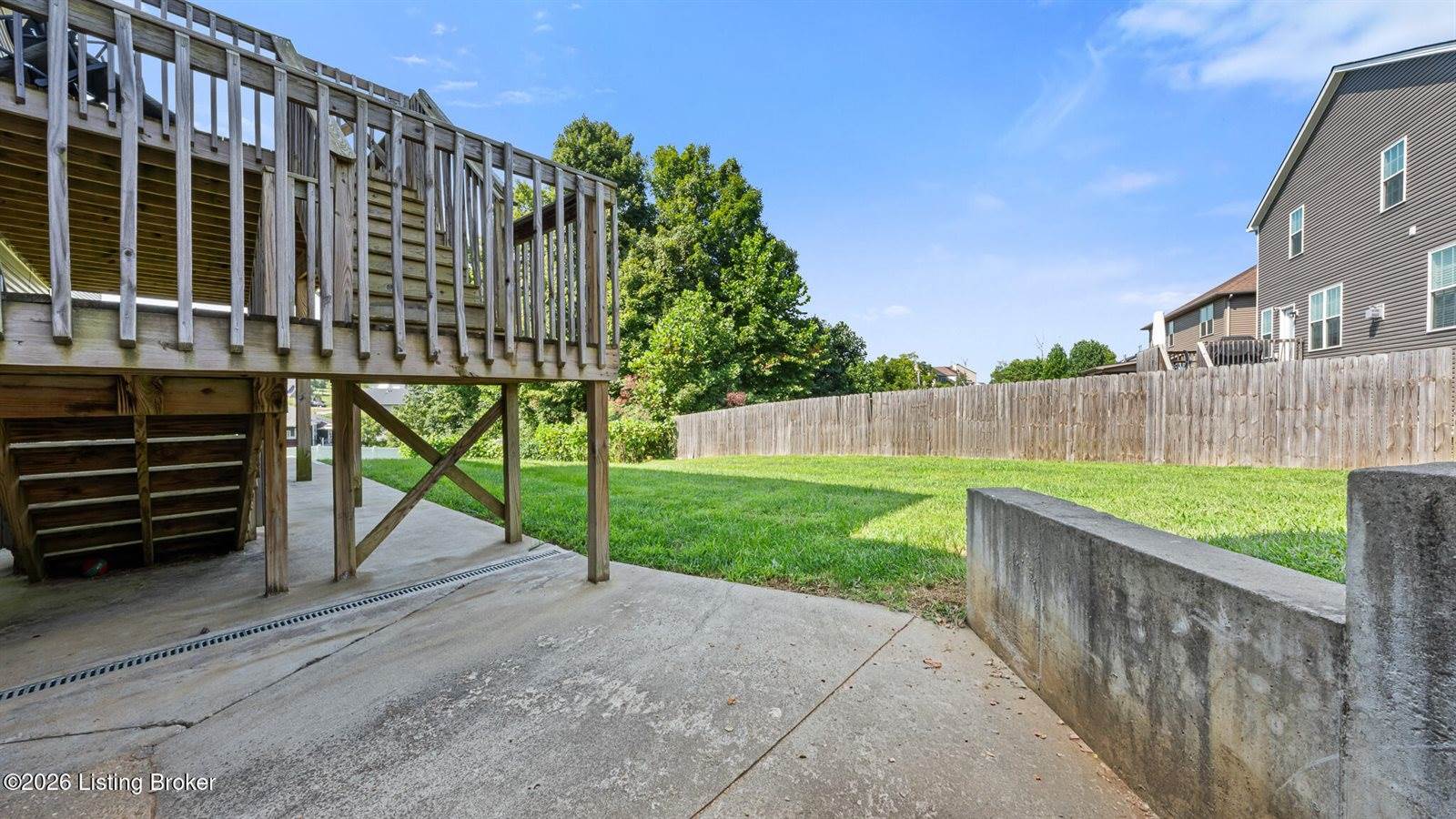 10226 Park Lake Dr, Louisville, KY 40229