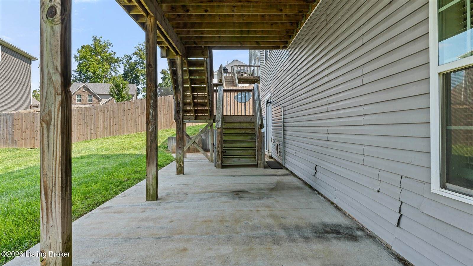 10226 Park Lake Dr, Louisville, KY 40229