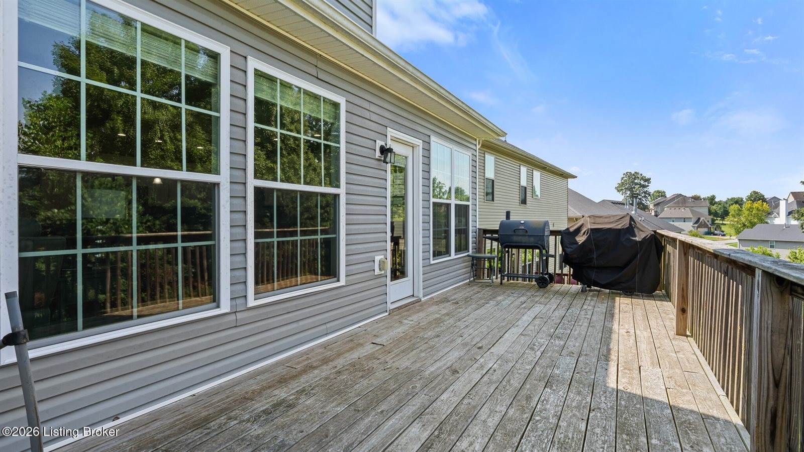 10226 Park Lake Dr, Louisville, KY 40229