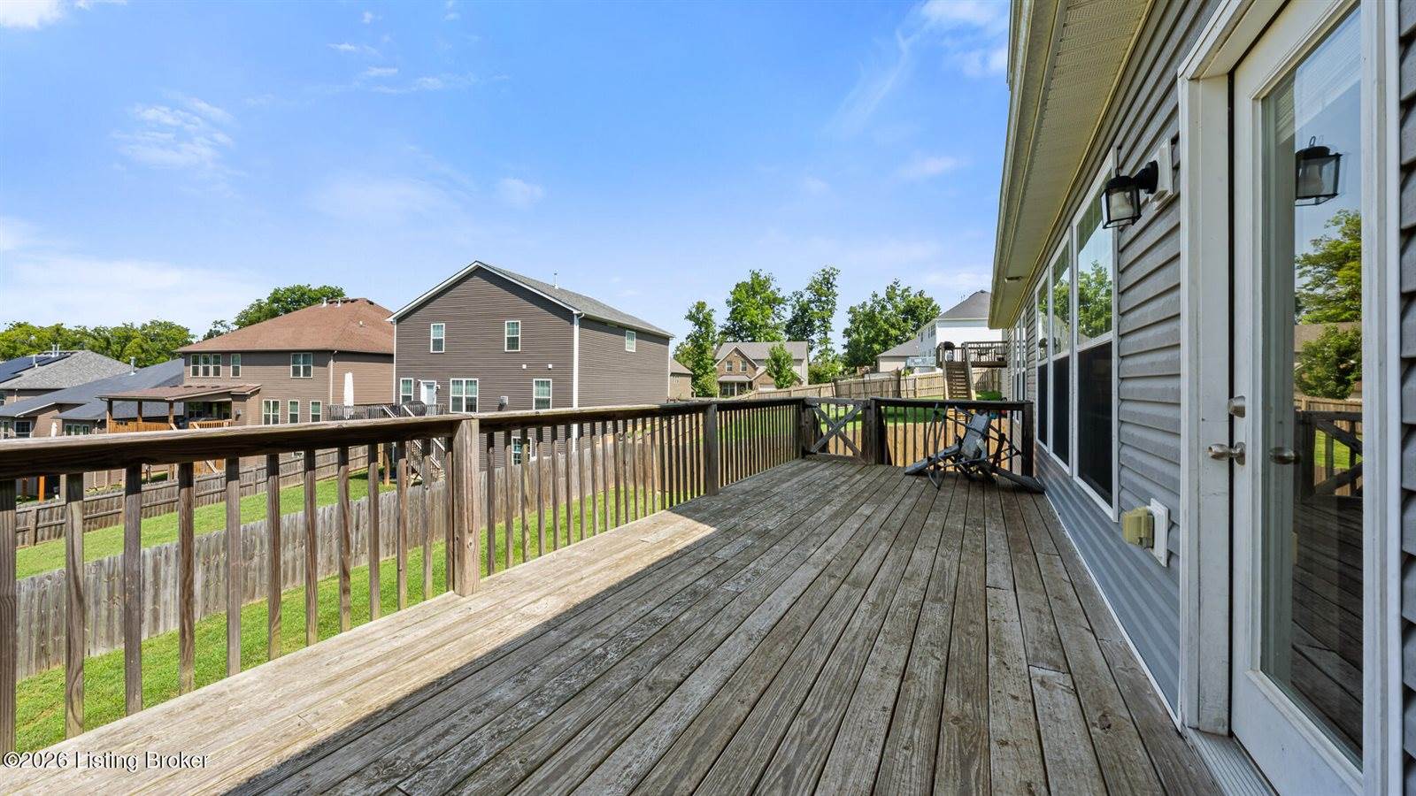 10226 Park Lake Dr, Louisville, KY 40229