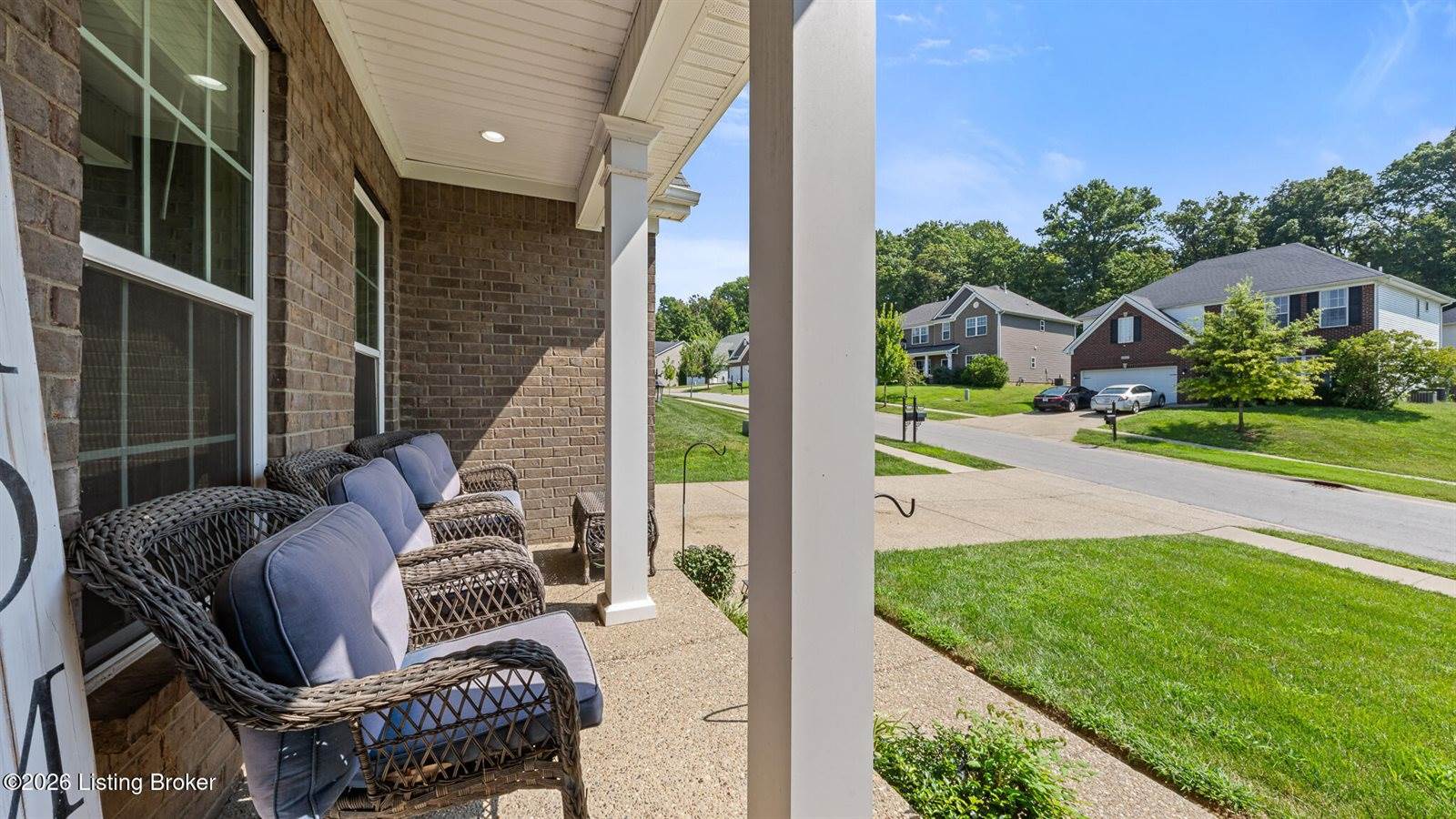 10226 Park Lake Dr, Louisville, KY 40229