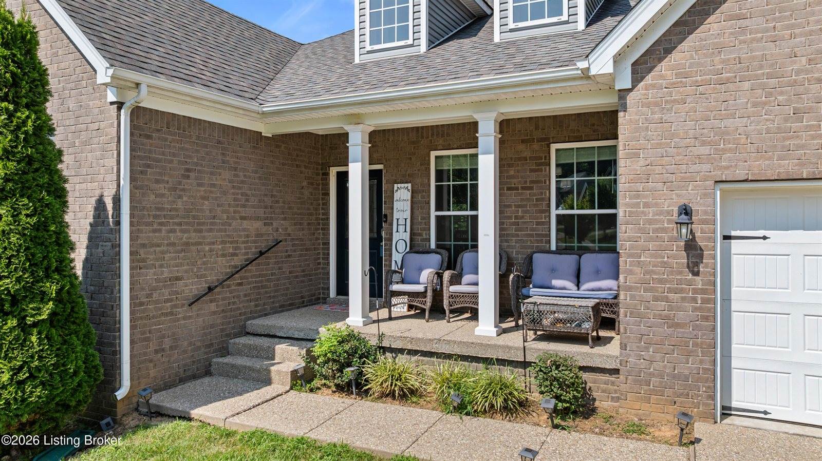 10226 Park Lake Dr, Louisville, KY 40229