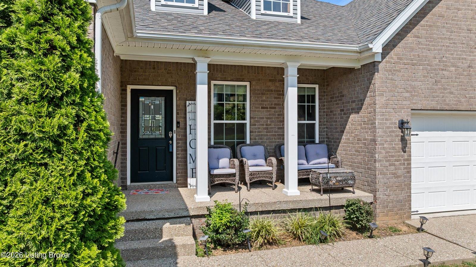 10226 Park Lake Dr, Louisville, KY 40229