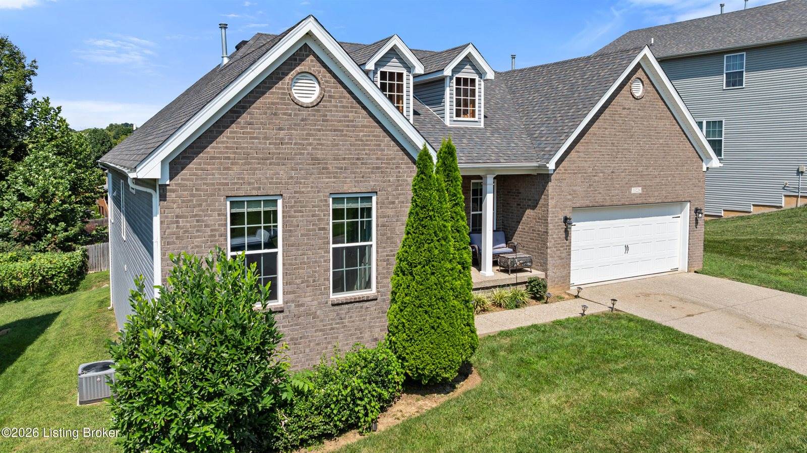10226 Park Lake Dr, Louisville, KY 40229