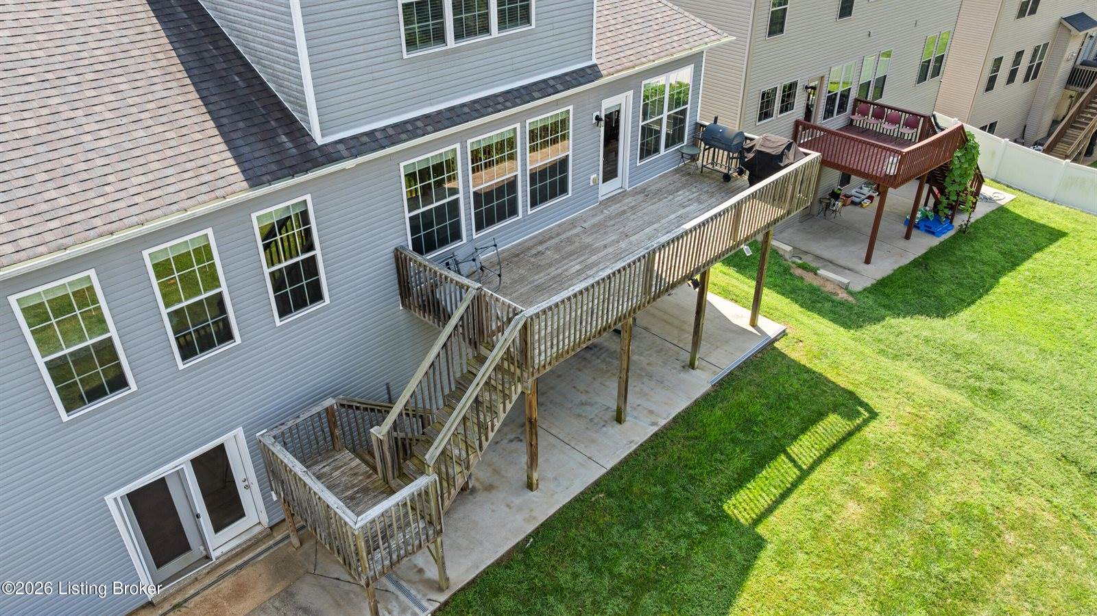 10226 Park Lake Dr, Louisville, KY 40229