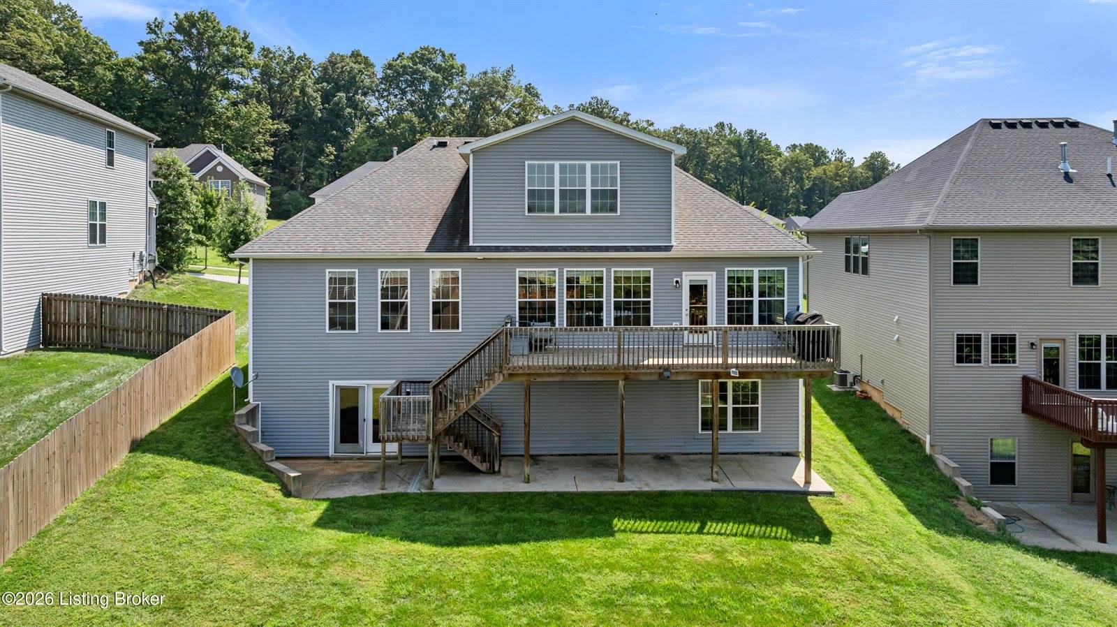10226 Park Lake Dr, Louisville, KY 40229