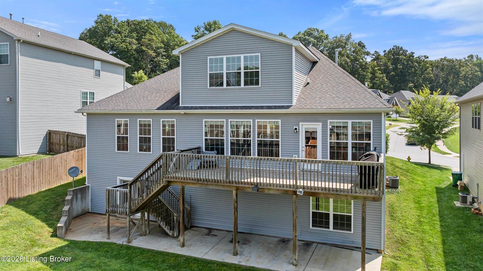 10226 Park Lake Dr, Louisville, KY 40229