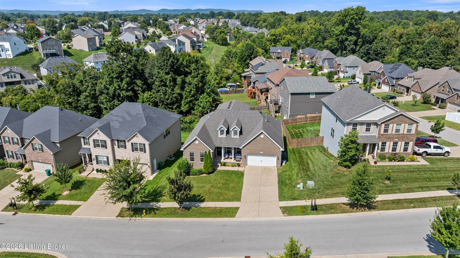 10226 Park Lake Dr, Louisville, KY 40229