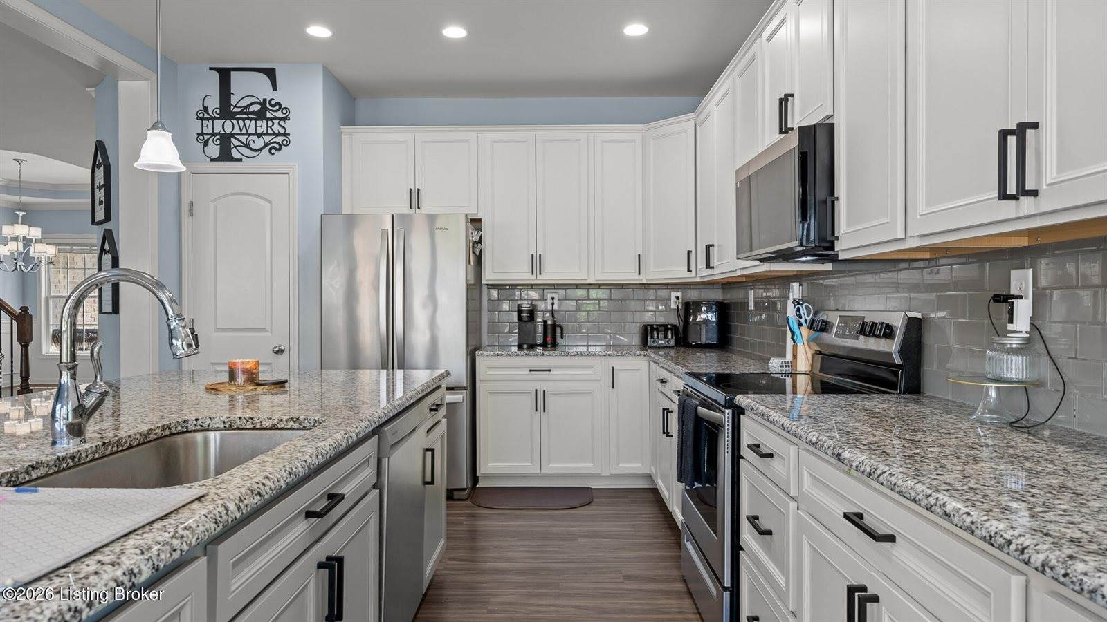 10226 Park Lake Dr, Louisville, KY 40229
