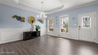 10226 Park Lake Dr, Louisville, KY 40229