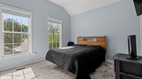 10226 Park Lake Dr, Louisville, KY 40229