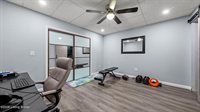 10226 Park Lake Dr, Louisville, KY 40229