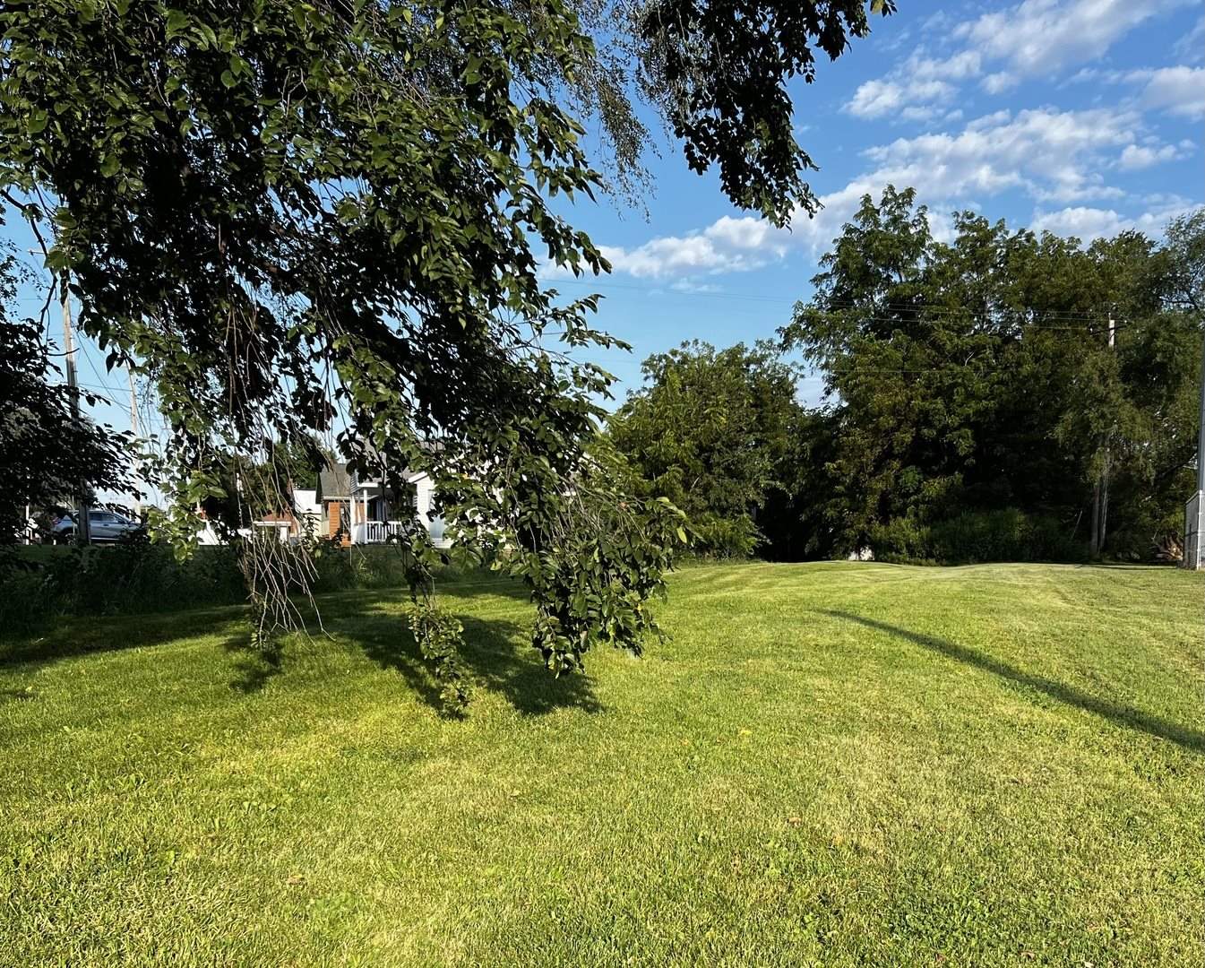 000 East Road, Cambridge, IL 61238