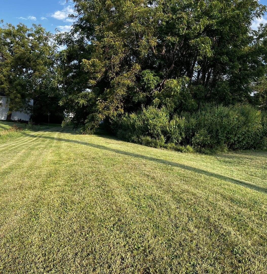 000 East Road, Cambridge, IL 61238