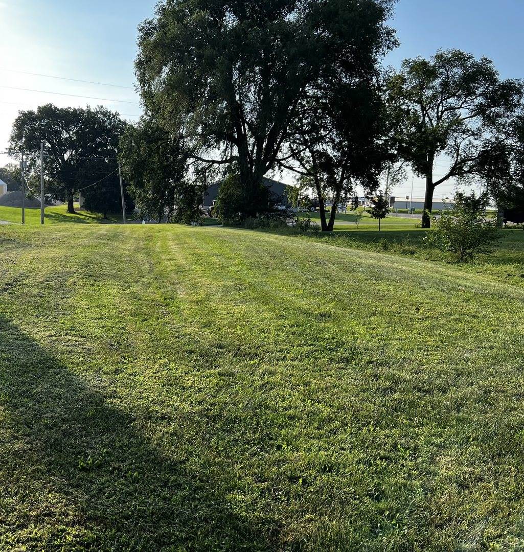000 East Road, Cambridge, IL 61238