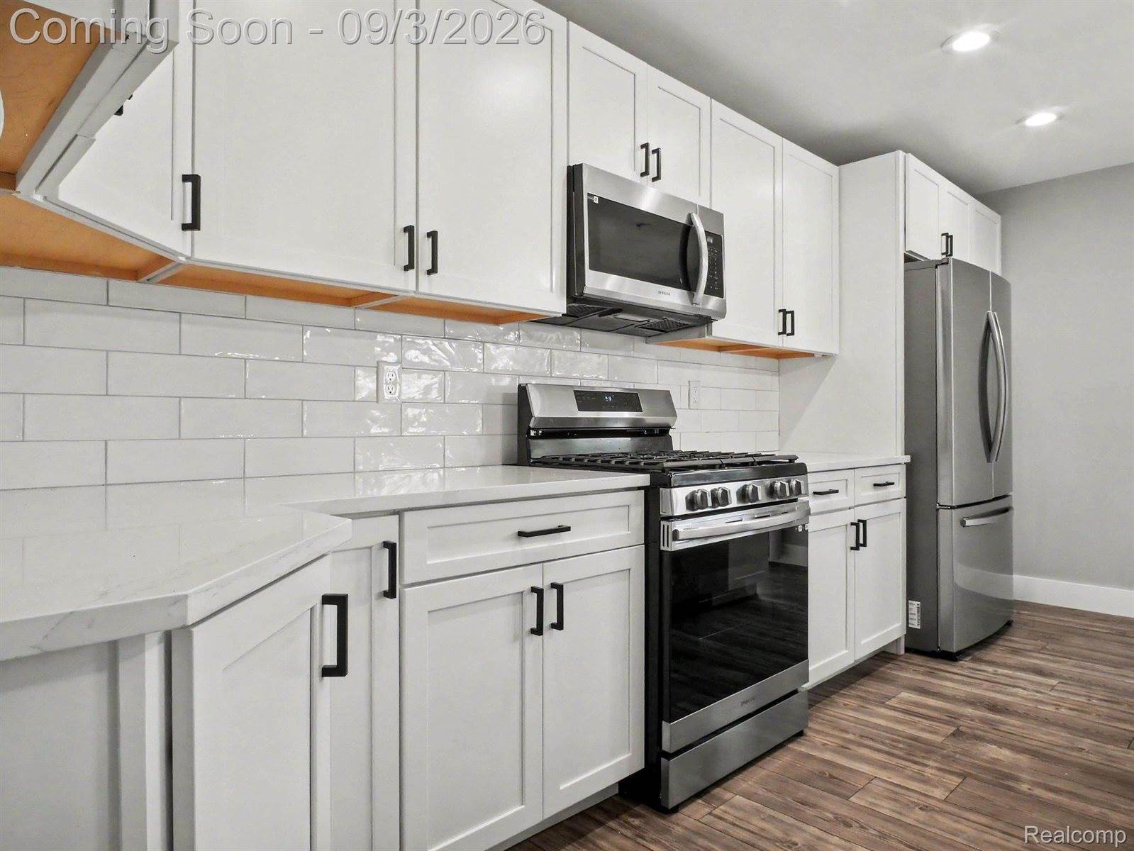 204 Oakwood Street, Holly Village, MI 48442