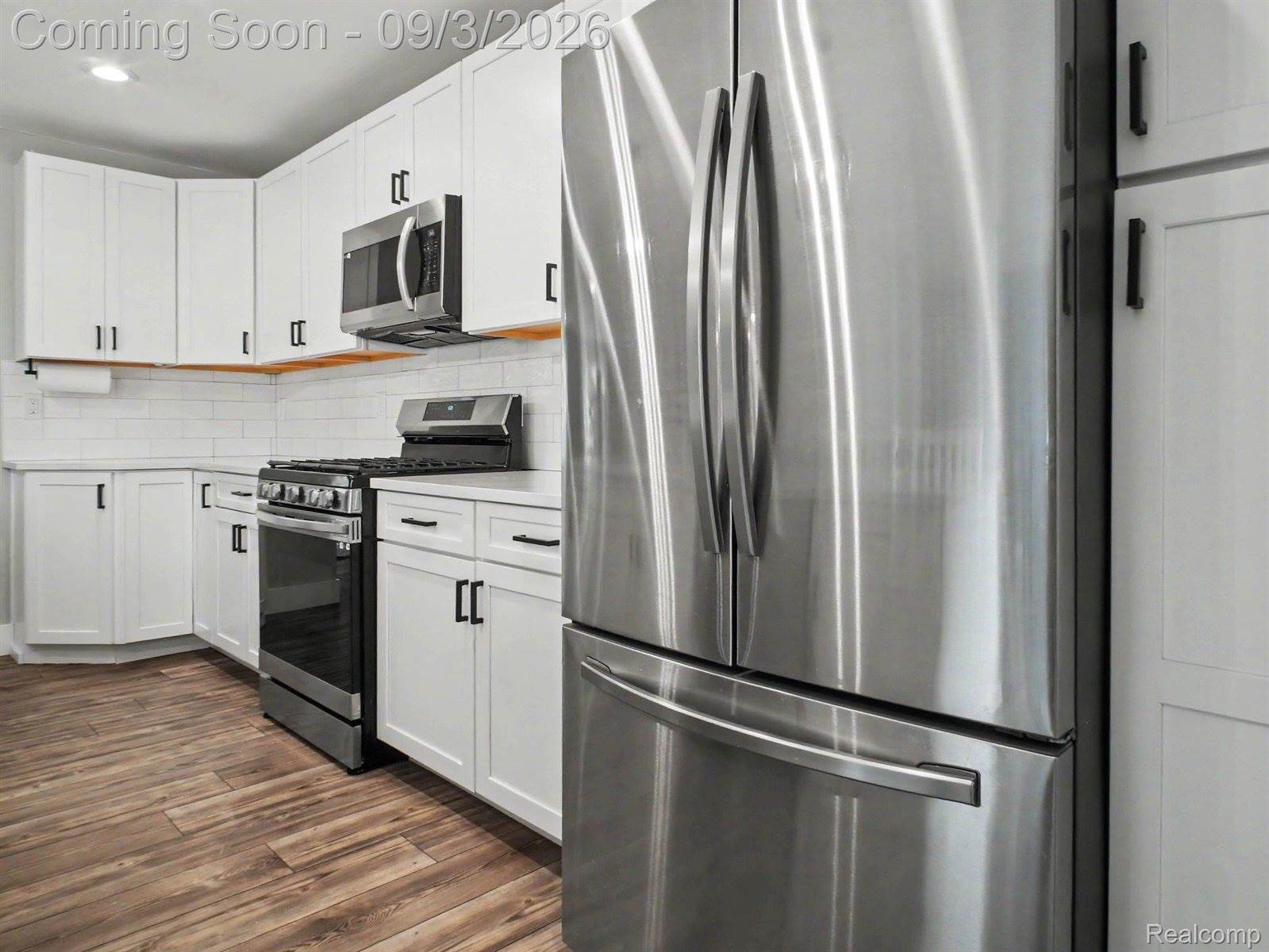 204 Oakwood Street, Holly Village, MI 48442