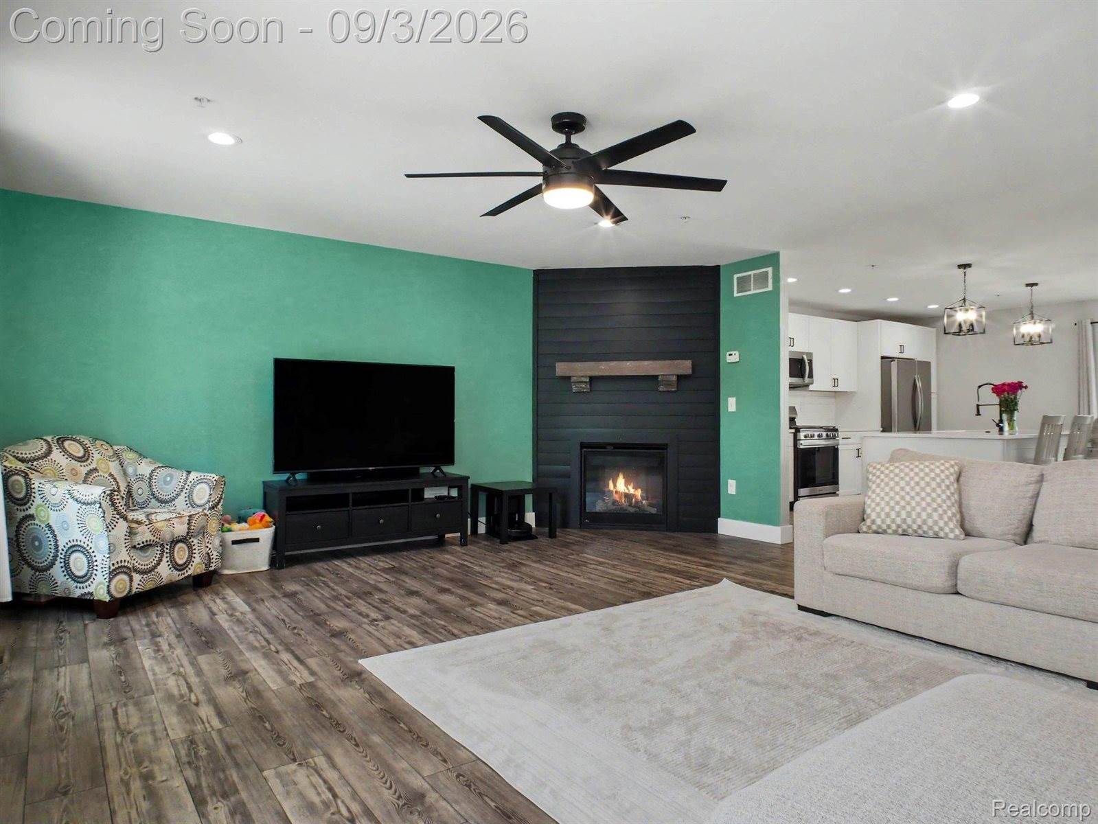204 Oakwood Street, Holly Village, MI 48442