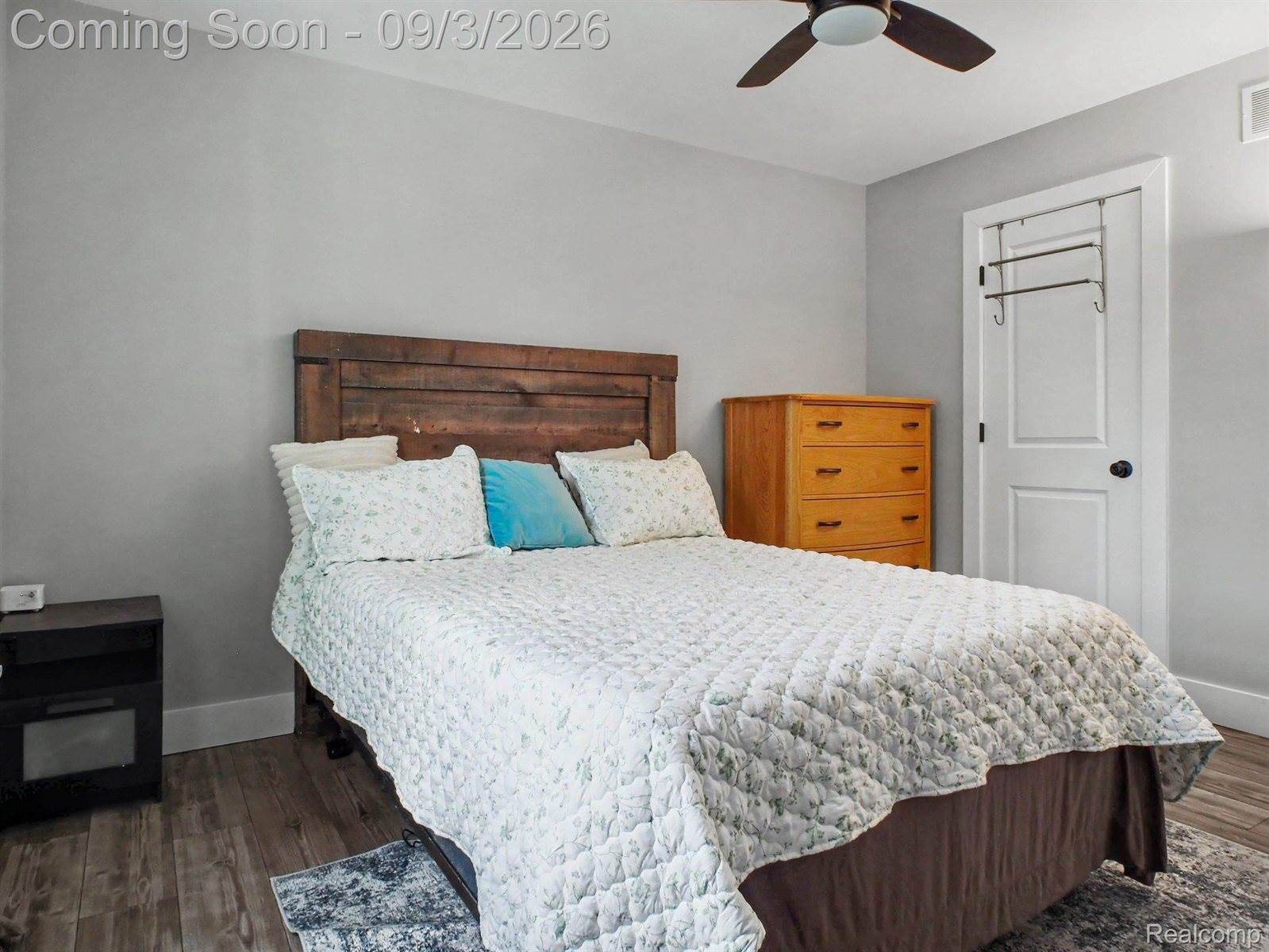 204 Oakwood Street, Holly Village, MI 48442