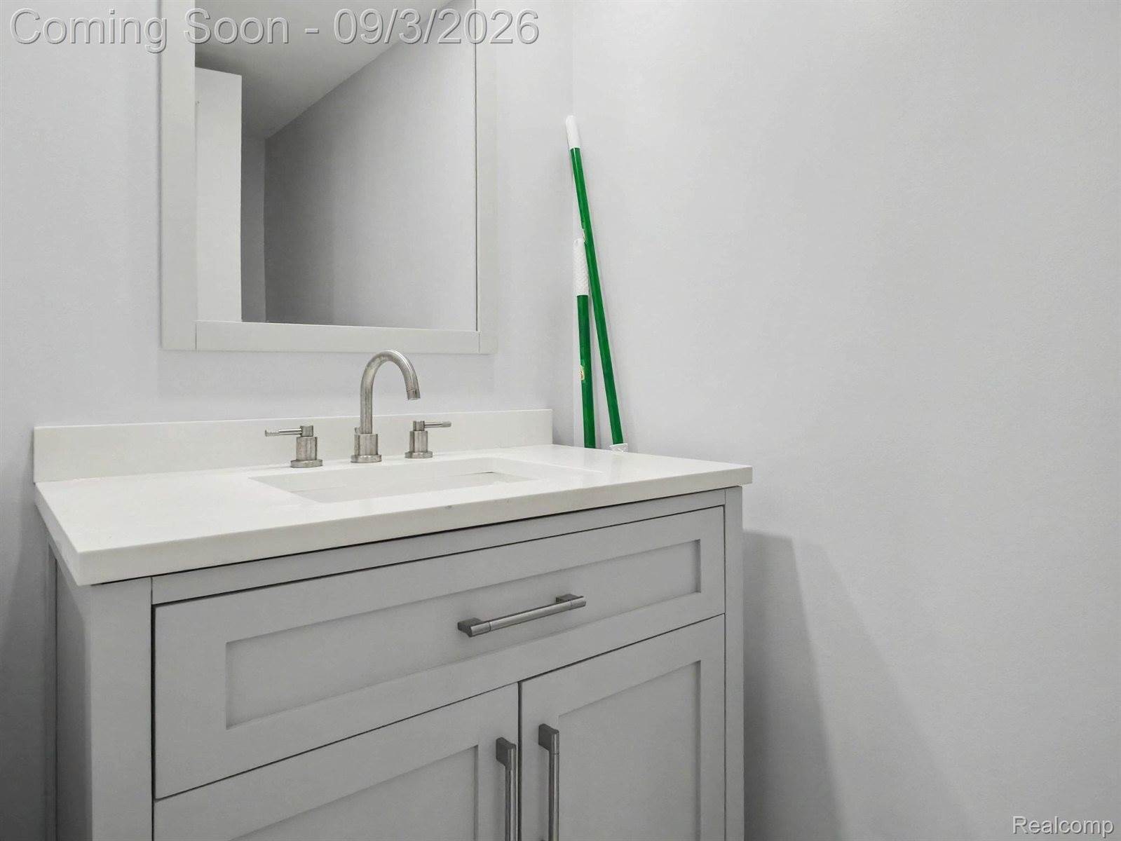 204 Oakwood Street, Holly Village, MI 48442