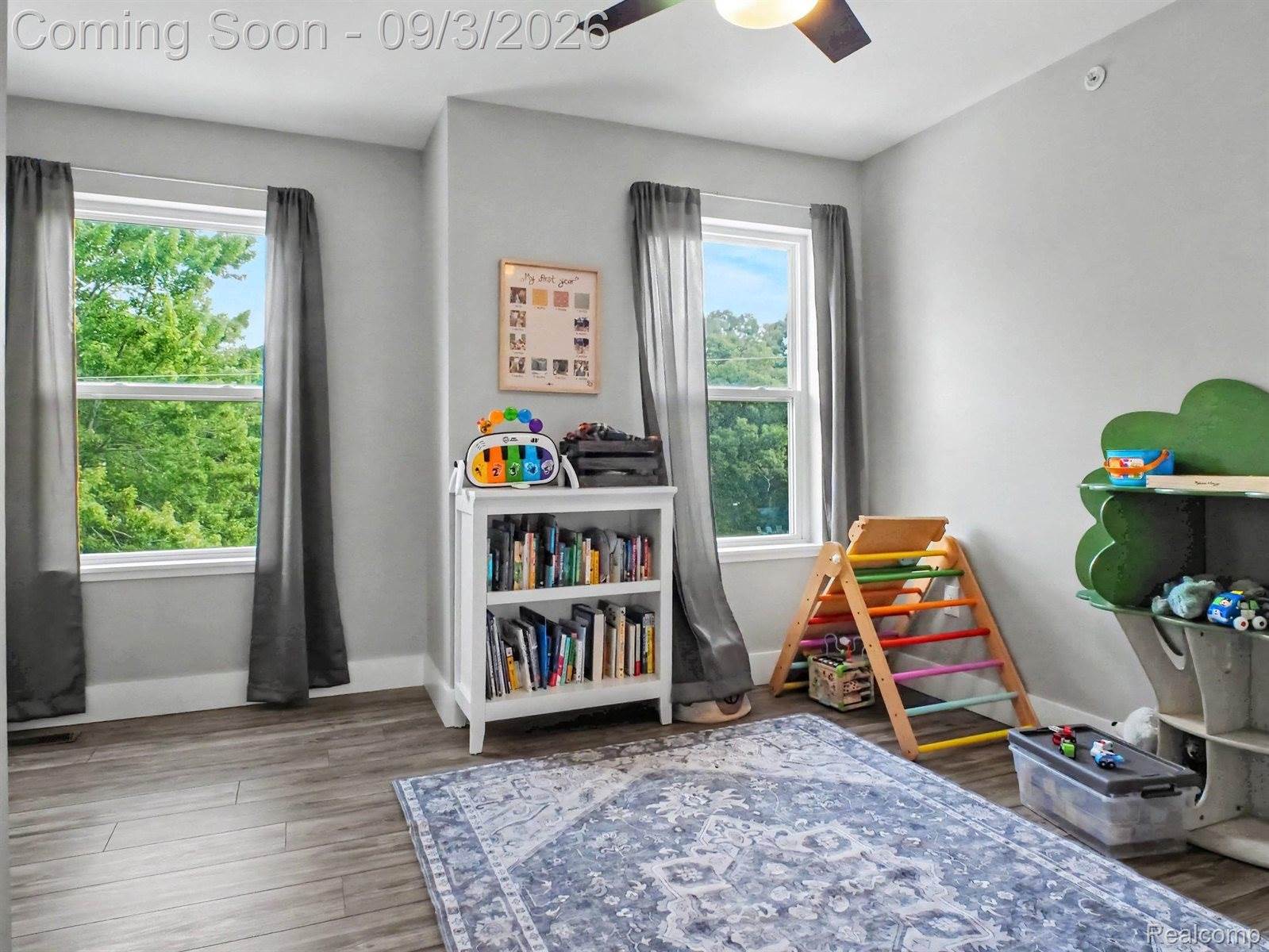 204 Oakwood Street, Holly Village, MI 48442