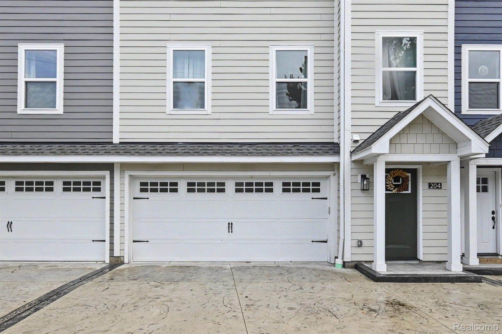 204 Oakwood Street, Holly Village, MI 48442