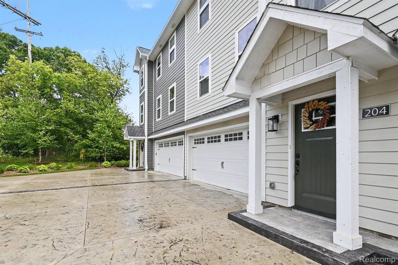 204 Oakwood Street, Holly Village, MI 48442