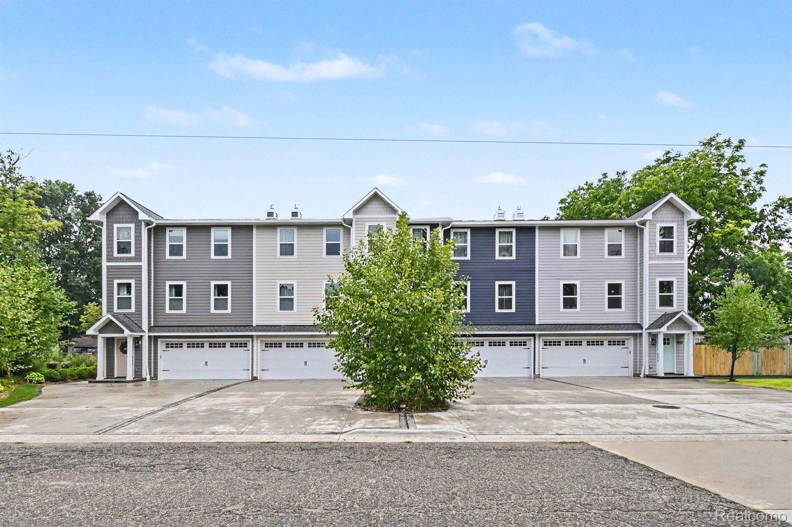 204 Oakwood Street, Holly Village, MI 48442